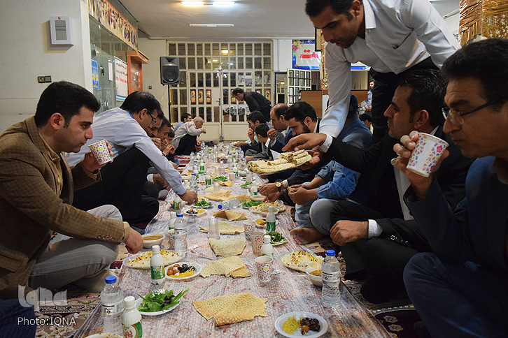 گزارش تصویری صیافت افطار آموزش و پرورش ناحیه یک خرمآباد گزارش تصویری صیافت افطار آموزش و پرورش ناحیه یک خرمآباد