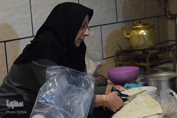 گزارش تصویری صیافت افطار آموزش و پرورش ناحیه یک خرمآباد گزارش تصویری صیافت افطار آموزش و پرورش ناحیه یک خرمآباد