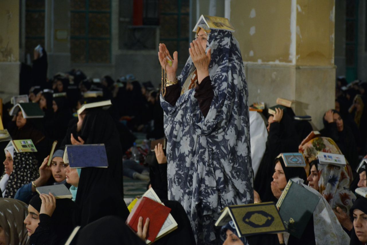 گزارش تصویری مراسم شب قدر در خرمآباد گزارش تصویری مراسم شب قدر در خرمآباد