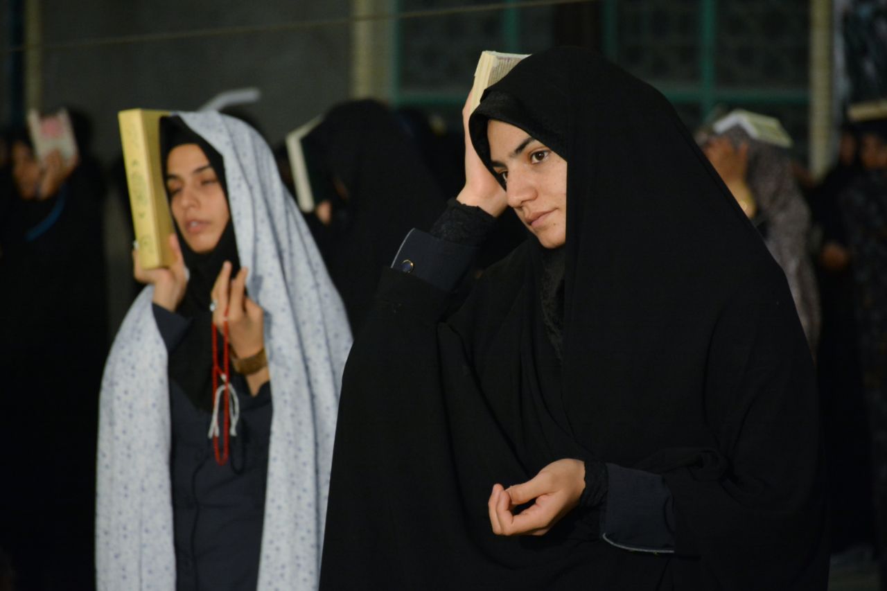 گزارش تصویری مراسم شب قدر در خرمآباد گزارش تصویری مراسم شب قدر در خرمآباد