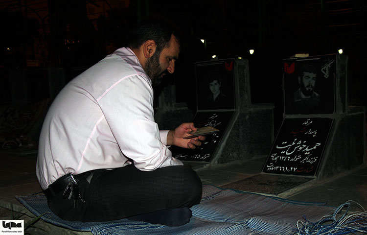 اولین شب قدر در جوار مزار شهدای همدان