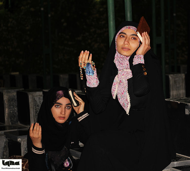 اولین شب قدر در جوار مزار شهدای همدان