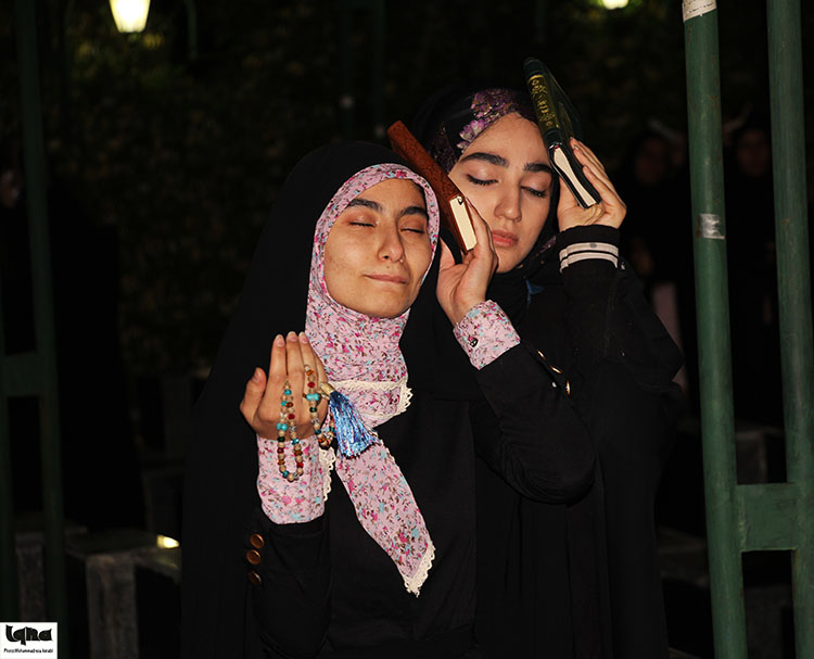 اولین شب قدر در جوار مزار شهدای همدان