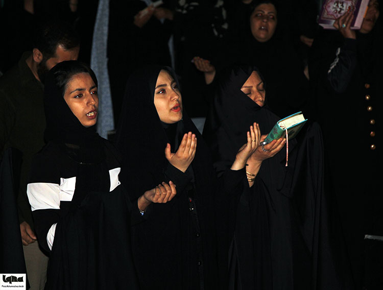 اولین شب قدر در جوار مزار شهدای همدان