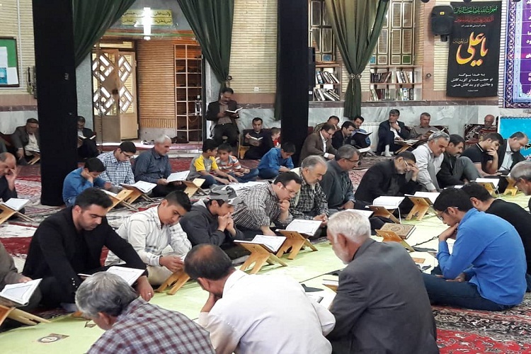 برگزاری مراسم جزء&zwnj;خوانی قرآن در مسجد موسی بن جعفر در بیجار + عکس
