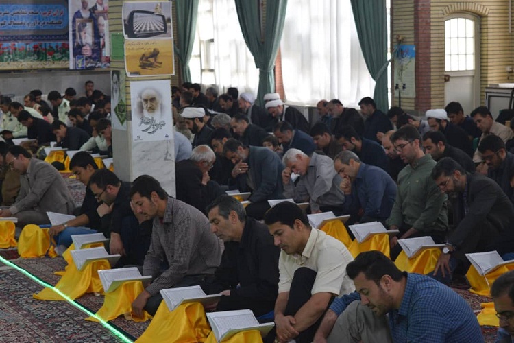 برگزاری مراسم جزء&zwnj;خوانی قرآن در حسینیه بیجار