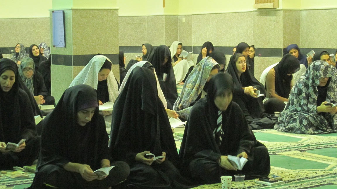 گزارش تصویری آیین معنوی شب قدر در دانشگاه لرستان گزارش تصویری آیین معنوی شب قدر در دانشگاه لرستان