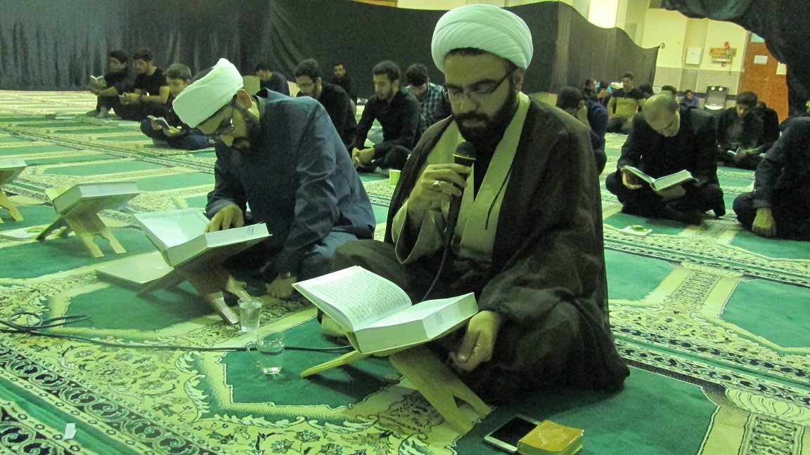 گزارش تصویری آیین معنوی شب قدر در دانشگاه لرستان گزارش تصویری آیین معنوی شب قدر در دانشگاه لرستان