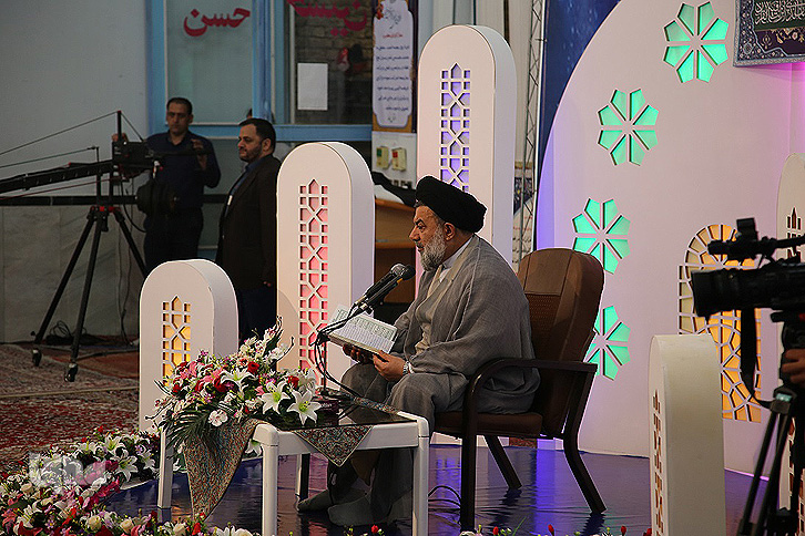 گزارش تصویری جلسه تفسیر آیتالله میرعمادی گزارش تصویری جلسه تفسیر آیتالله میرعمادی