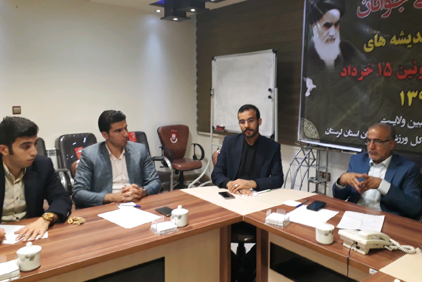 برگزاری نشست هماندیشی «تبیین اندیشههای امام خمینی(ره)» در خرمآباد برگزاری نشست هماندیشی «تبیین اندیشههای امام خمینی(ره)» در خرمآباد