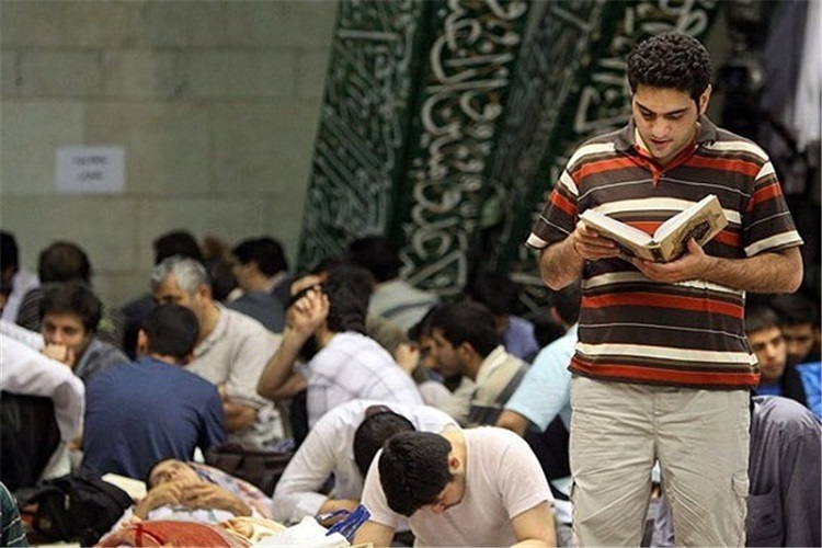 500 نفر در اعتکاف رمضانی مسجد مقدس جمکران حضور دارند