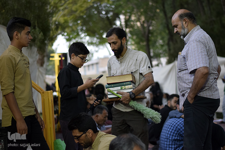 مراسم افطاری خیابانی