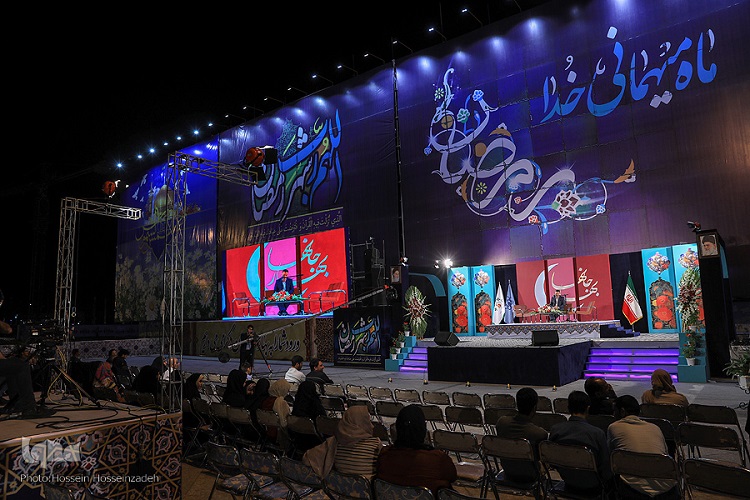 نگاهی بر نخستین روز نمایشگاه قرآن و عترت مشهد