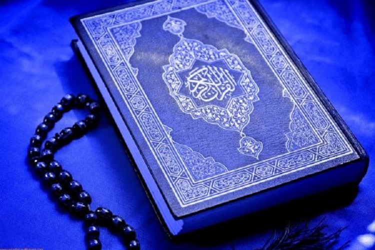 اهدای 200جلد قرآن به مساجد و جلسات قرآنی شهرستان سرایان اهدای 200جلد قرآن به مساجد و جلسات قرآنی شهرستان سرایان
