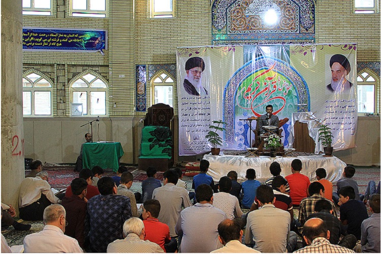 محفل انس با قرآن در مسجد جامع دالاهو برگزار میشود محفل انس با قرآن در مسجد جامع دالاهو برگزار میشود