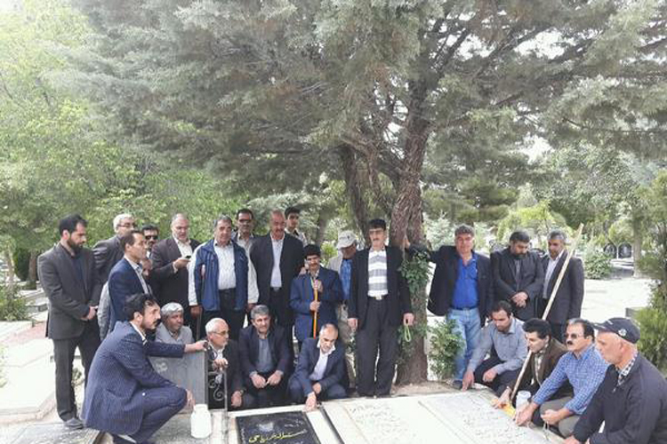 ادای احترام جمعی&zwnj;از رزمندگان الیگودرز به شهدای عملیات حاج&zwnj;عمران
