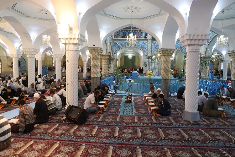 برگزاری مراسم جزء&zwnj;خوانی قرآن در مسجد جامع سنندج