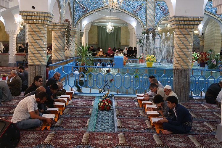 برگزاری مراسم جزء&zwnj;خوانی قرآن در مسجد جامع سنندج