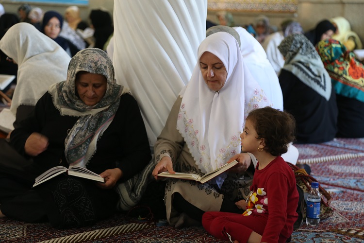 برگزاری مراسم جزء&zwnj;خوانی قرآن در مسجد جامع سنندج