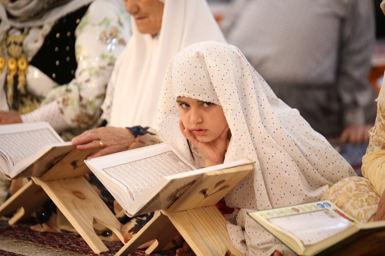 برگزاری مراسم جزء&zwnj;خوانی قرآن در مسجد جامع سنندج
