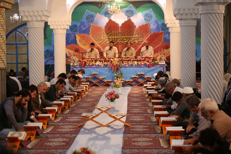 برگزاری مراسم جزء&zwnj;خوانی قرآن در مسجد جامع سنندج