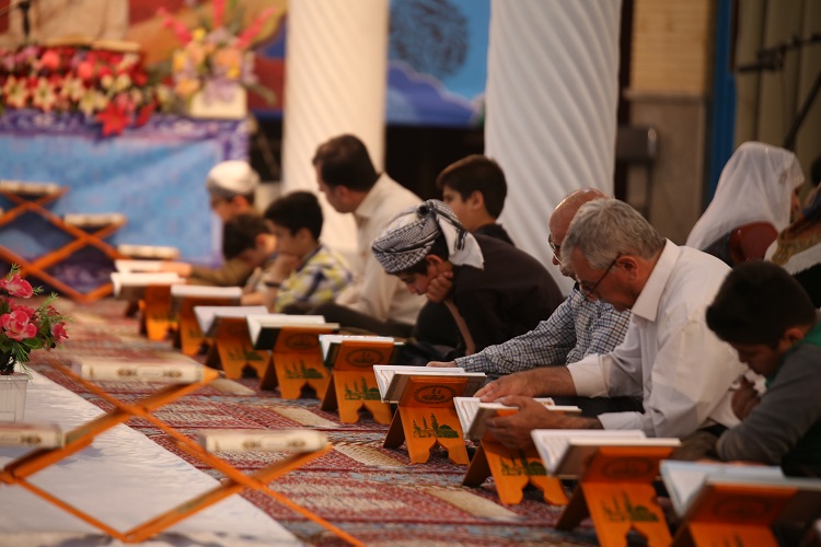 برگزاری مراسم جزء&zwnj;خوانی قرآن در مسجد جامع سنندج