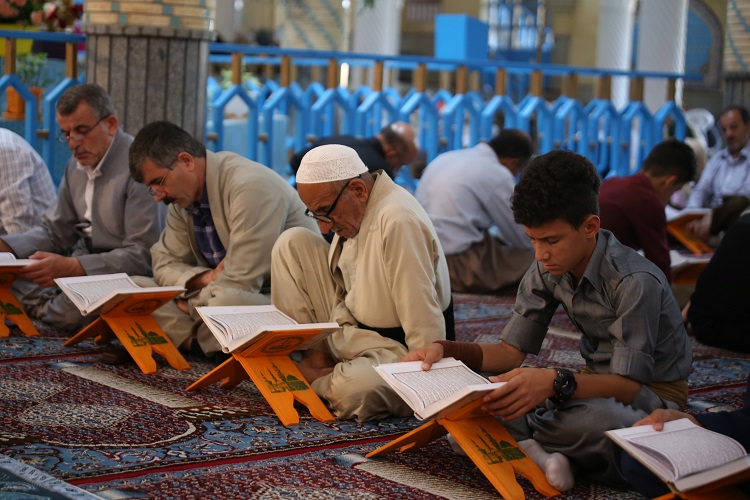 برگزاری مراسم جزء&zwnj;خوانی قرآن در مسجد جامع سنندج