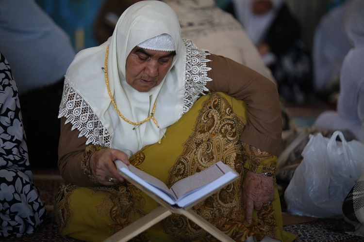برگزاری مراسم جزء&zwnj;خوانی قرآن در مسجد جامع سنندج