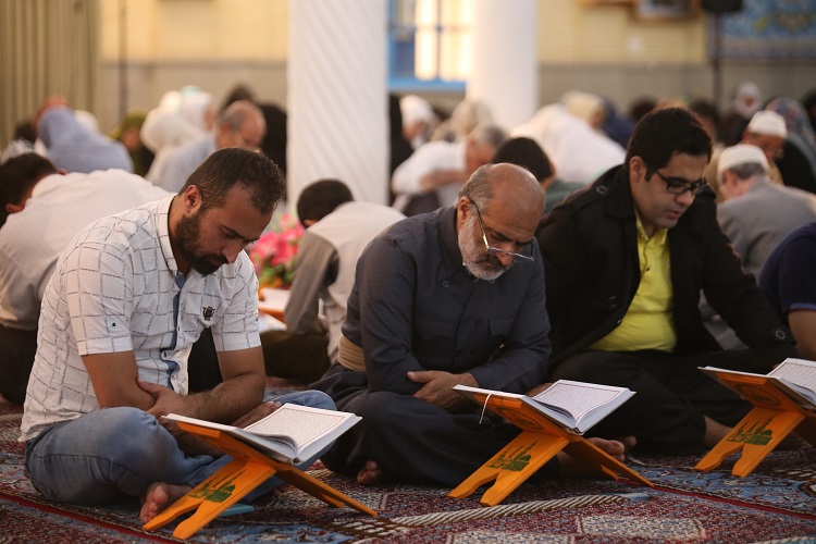 برگزاری مراسم جزء&zwnj;خوانی قرآن در مسجد جامع سنندج