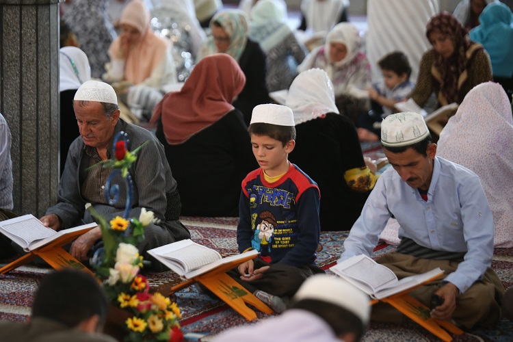 برگزاری مراسم جزء&zwnj;خوانی قرآن در مسجد جامع سنندج