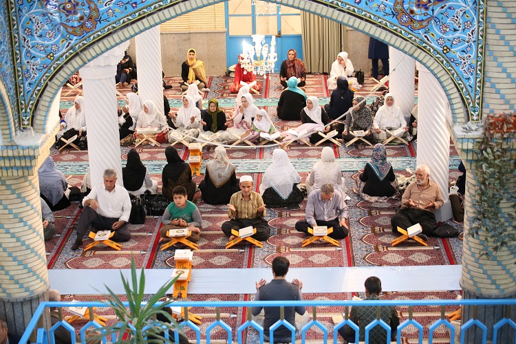 برگزاری مراسم جزء&zwnj;خوانی قرآن در مسجد جامع سنندج