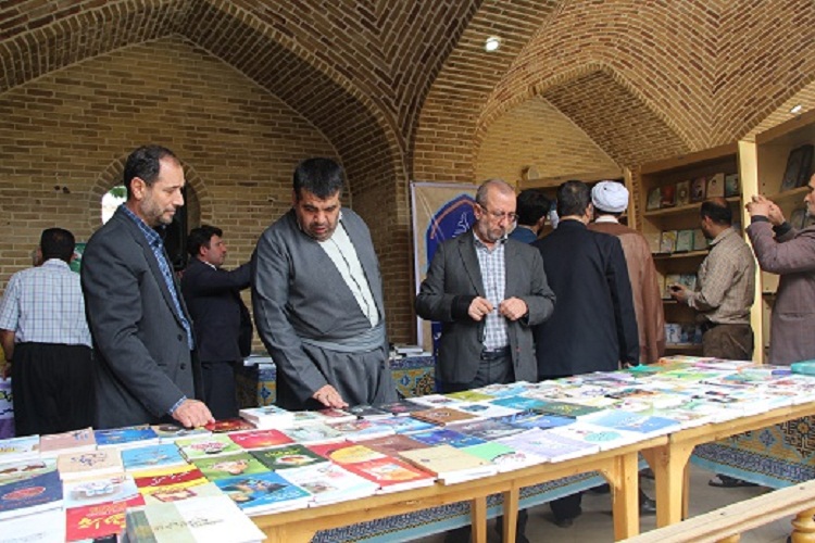 برپایی نمایشگاه و فروشگاه آثار علوم قرآنی در سنندج برپایی نمایشگاه و فروشگاه آثار علوم قرآنی در سنندج