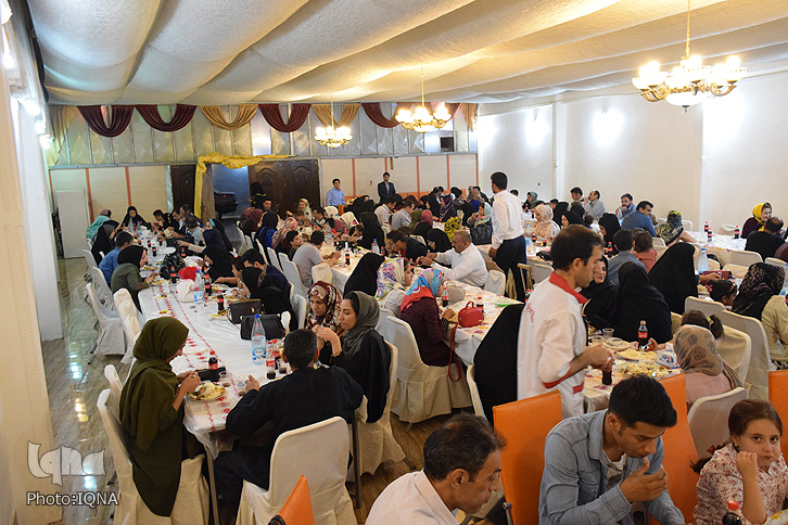 گزارش تصویری ضیافت افطاری جامعه معلولان خرم&lrm;آباد