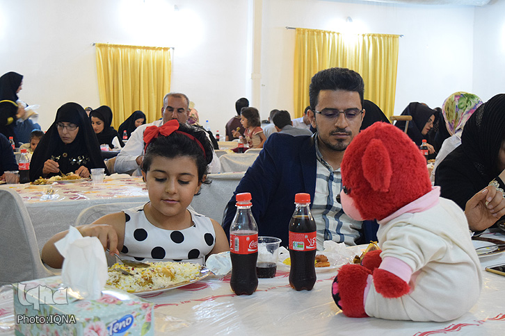گزارش تصویری ضیافت افطاری جامعه معلولان خرم&lrm;آباد