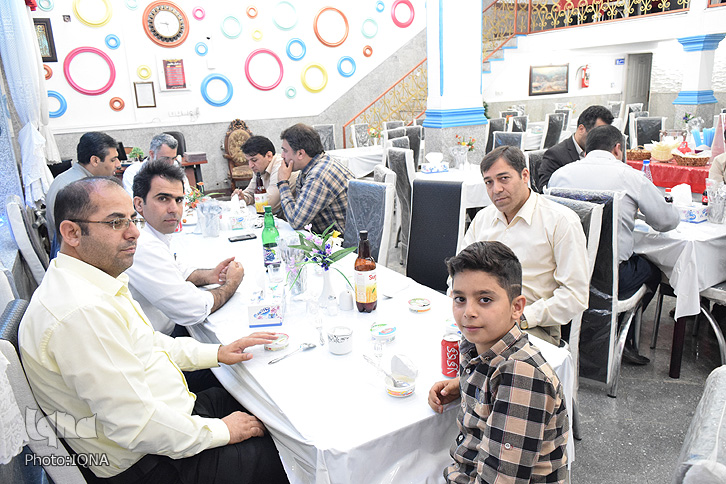 گزارش تصویری ضیافت افطاری جامعه معلولان خرم&lrm;آباد