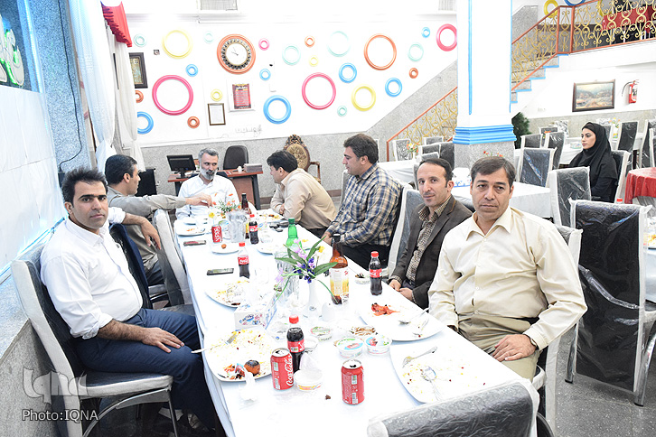 گزارش تصویری ضیافت افطاری جامعه معلولان خرم&lrm;آباد