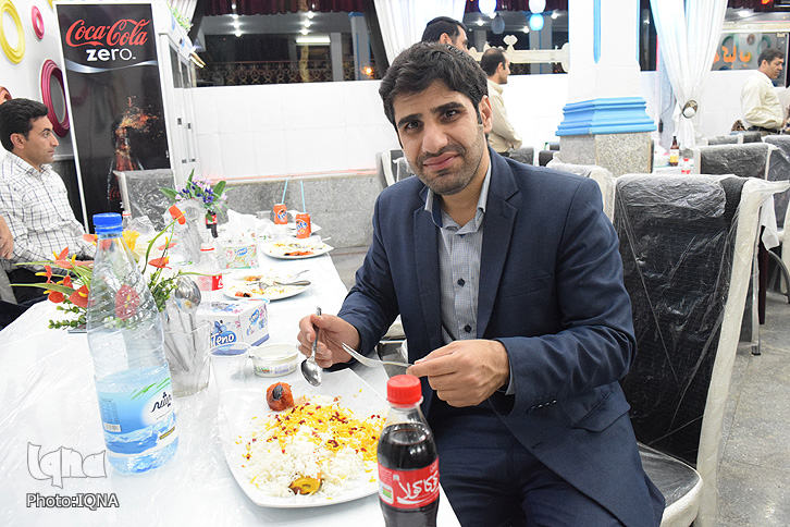 گزارش تصویری ضیافت افطاری جامعه معلولان خرم&lrm;آباد