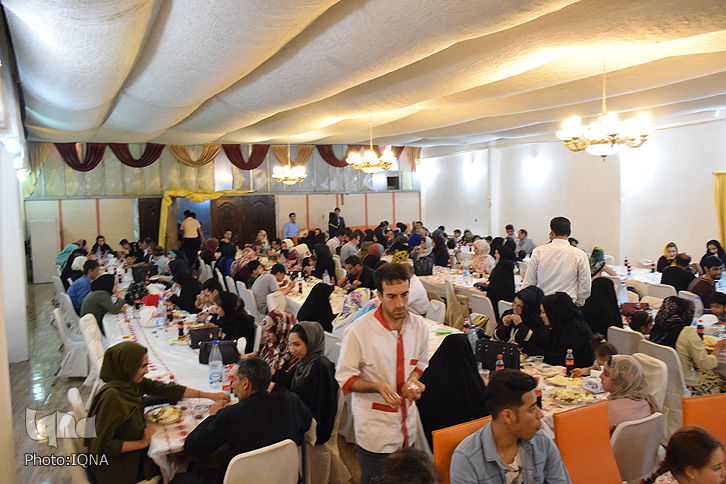 گزارش تصویری ضیافت افطاری جامعه معلولان خرم&lrm;آباد