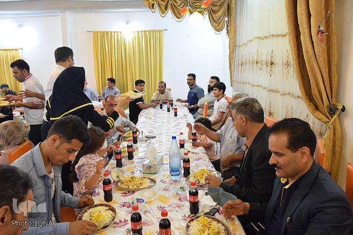 گزارش تصویری ضیافت افطاری جامعه معلولان خرم&lrm;آباد