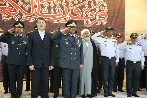 تجدید میثاق فرمانده جدید قرارگاه پدافند هوایی با آرمانهای امام راحل تجدید میثاق فرمانده جدید قرارگاه پدافند هوایی با آرمانهای امام راحل