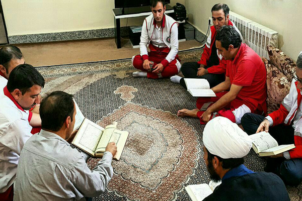 نمایی از جلسات قرآن پایگاه امداد و نجات جاده&zwnj;ای در ماکو