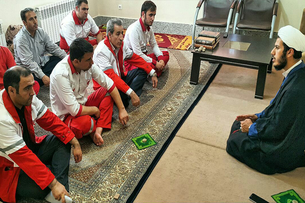 نمایی از جلسات قرآن پایگاه امداد و نجات جاده&zwnj;ای در ماکو
