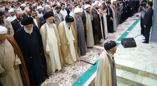اقامه نماز عید فطر در حرم مطهر حضرت معصومه(س)
