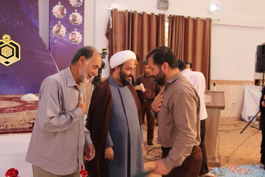 اهدای 55 کمک هزینه سفر به مشهد مقدس در محفل جزء خوانی قرآن در باغ بهشت همدان