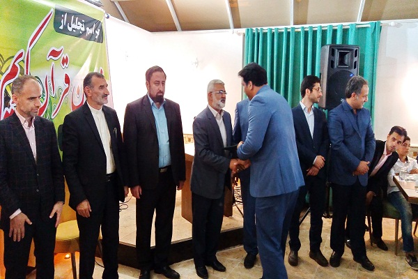 سردبیر ایکنا مازندران به عنوان خادم قرآن تجلیل شد