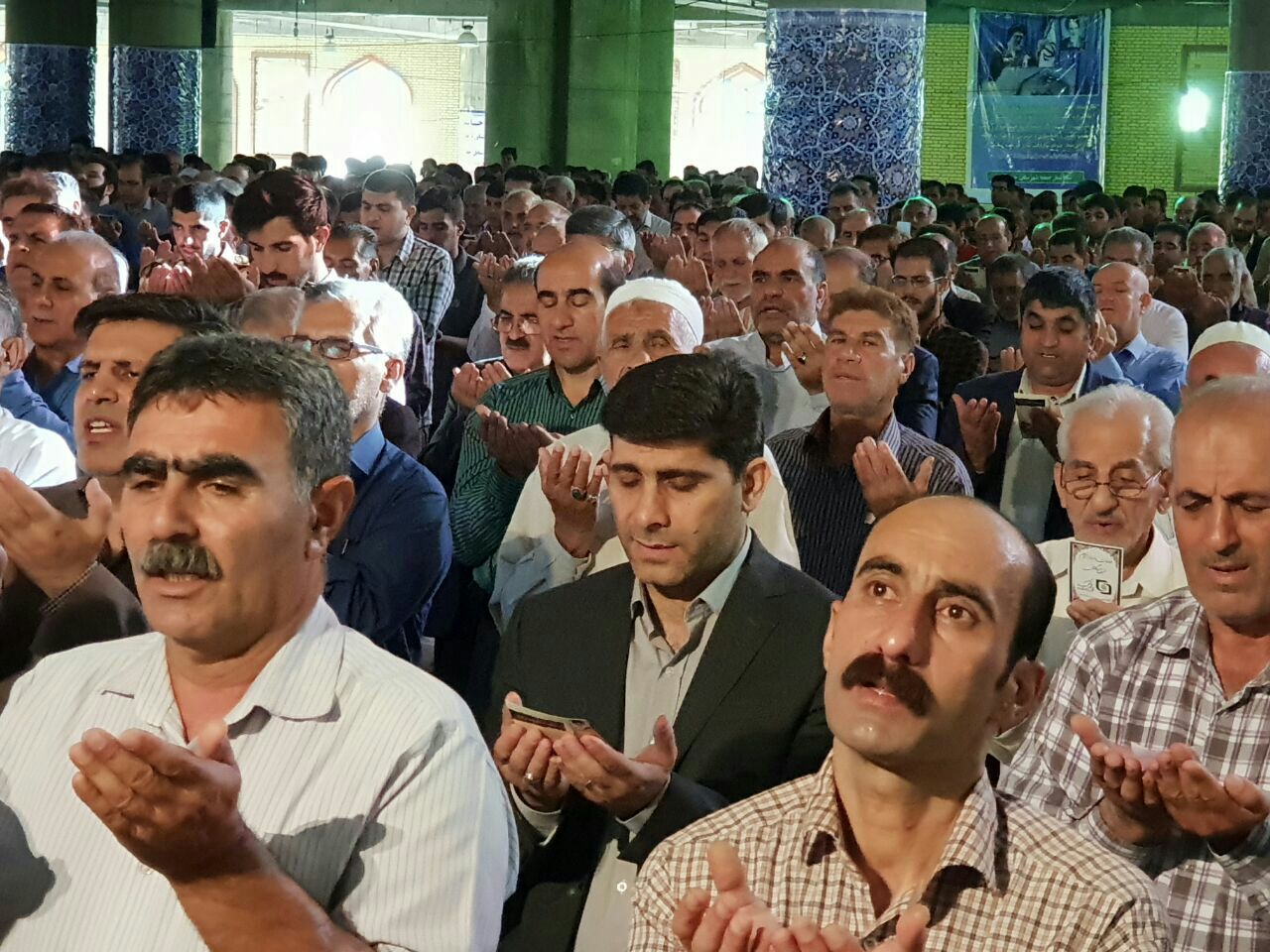 گزارش تصویری اقامه نماز عید سعید فطر در لرستان