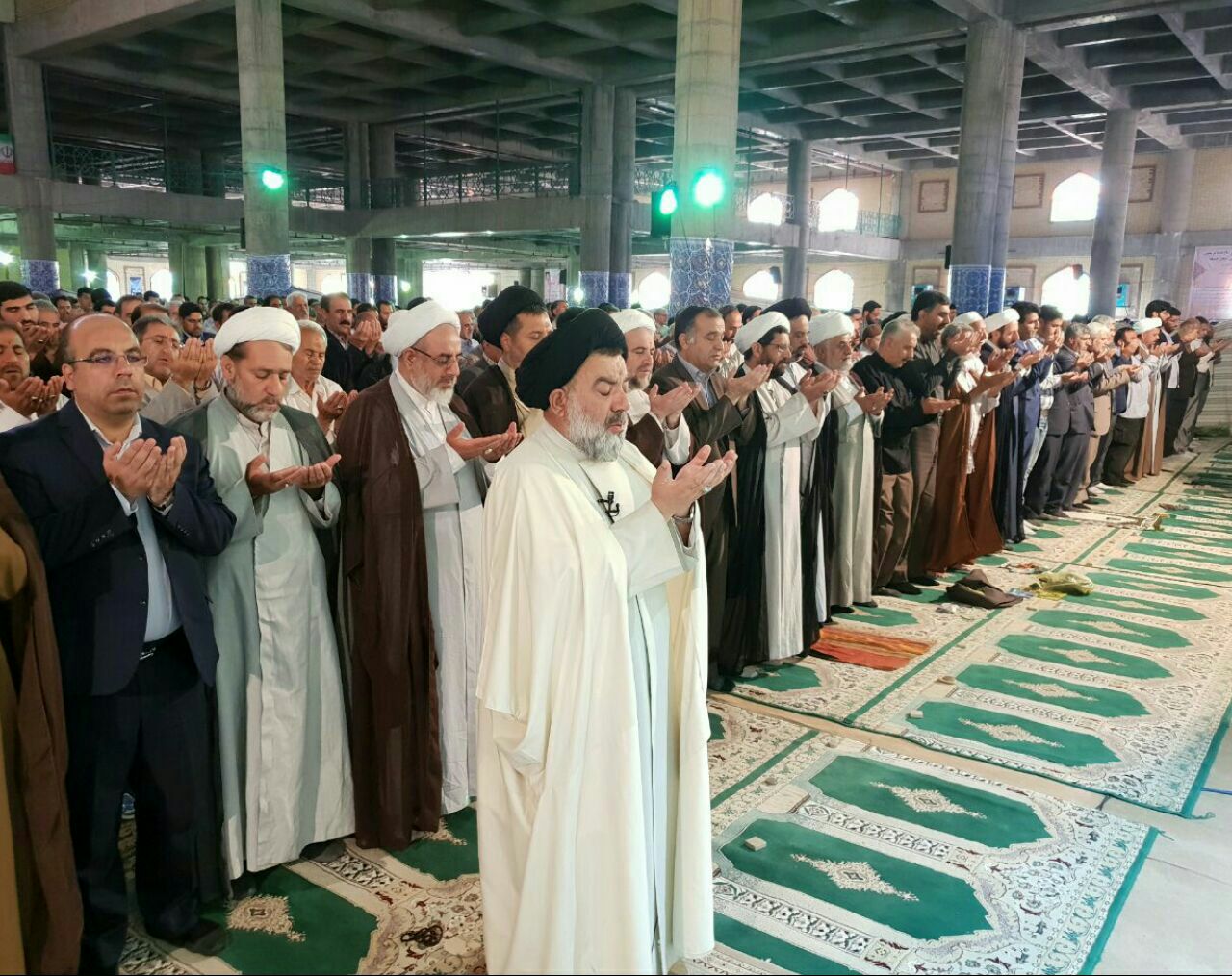 گزارش تصویری اقامه نماز عید سعید فطر در لرستان