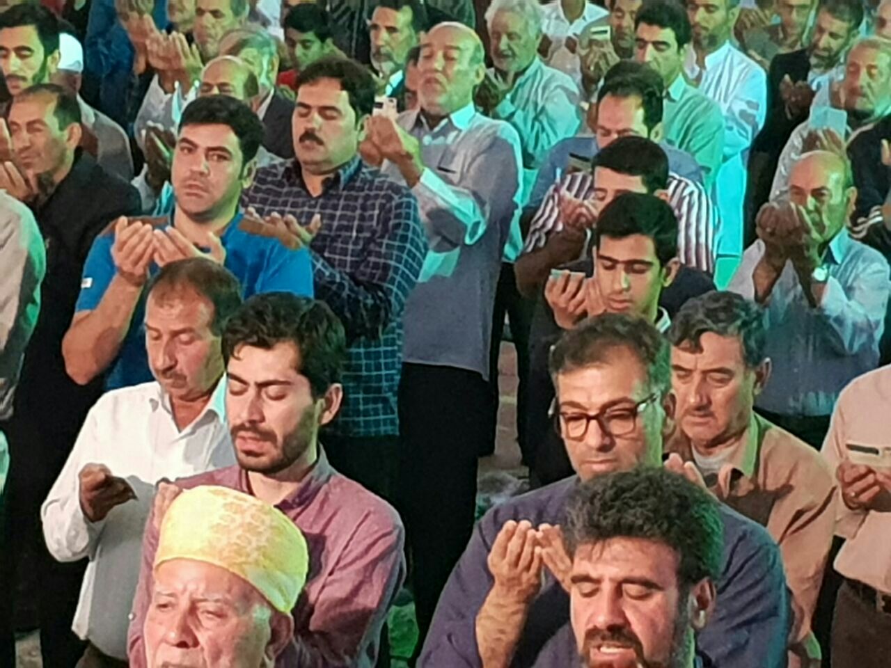 گزارش تصویری اقامه نماز عید سعید فطر در لرستان