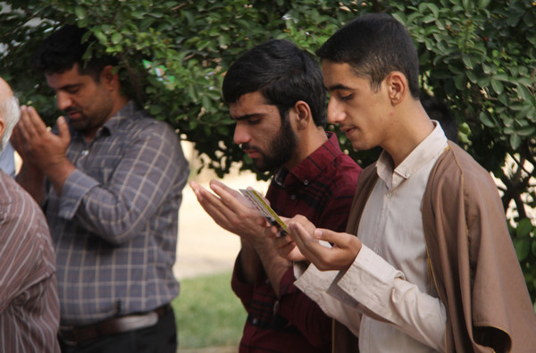 گزارش تصویری اقامه نماز عید فطر در کوهدشت