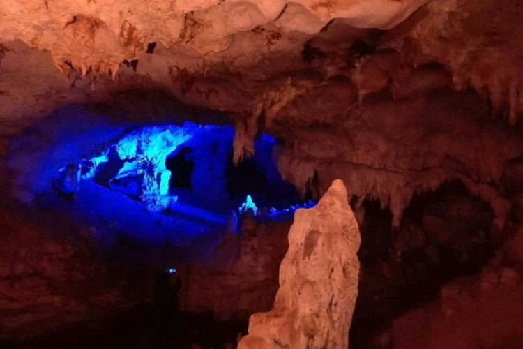 غار ۱۳۵ میلیون ساله در قلب دنا میزبان گردشگران است غار ۱۳۵ میلیون ساله در قلب دنا میزبان گردشگران است